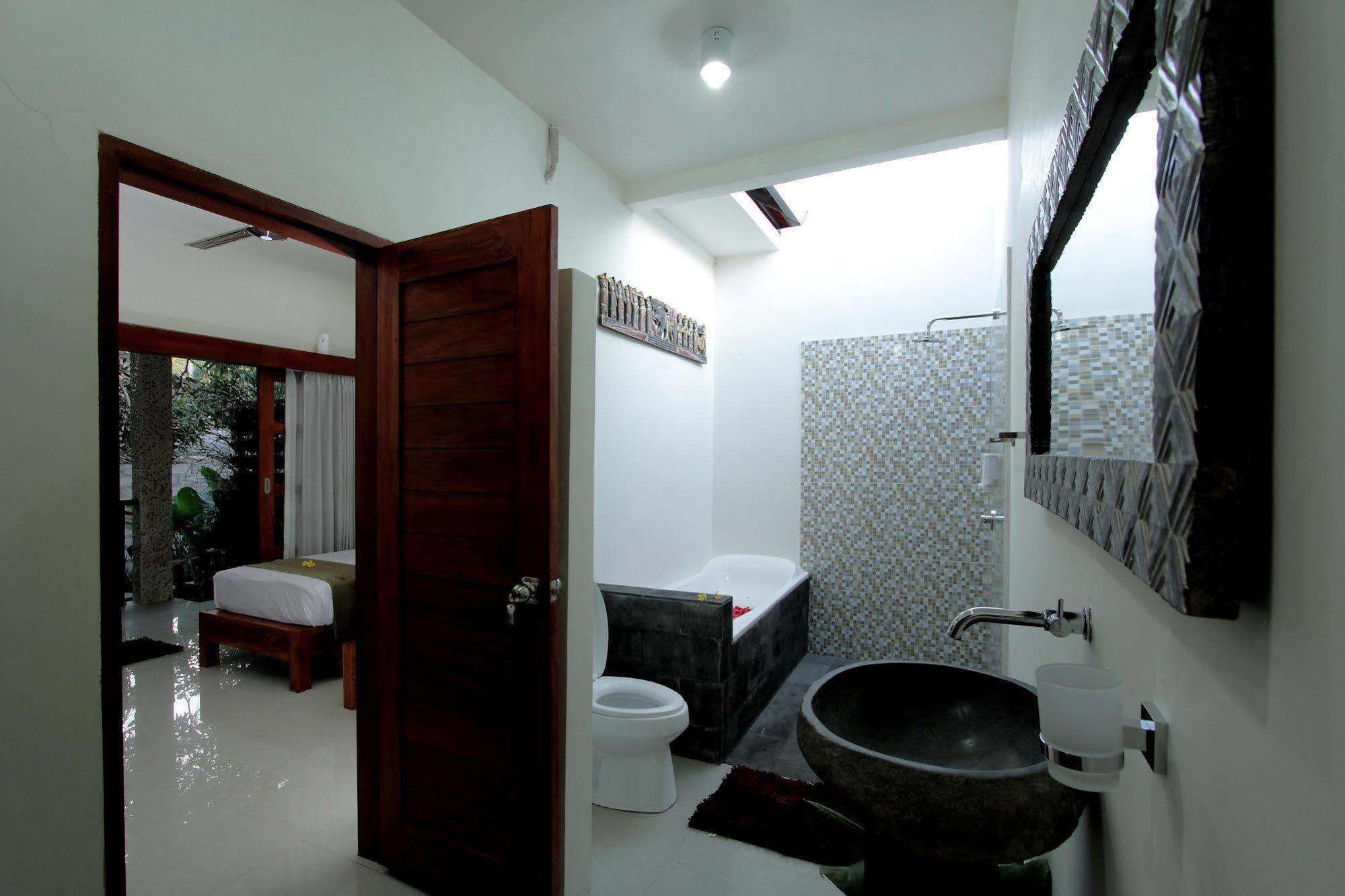 Maha Residence Guest House Jimbaran  Exterior photo
