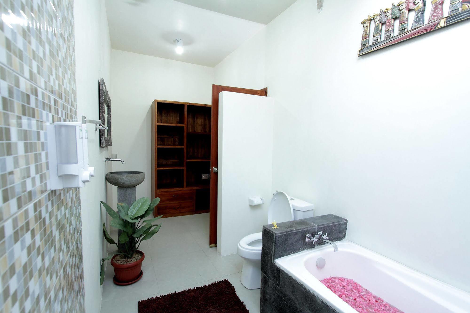 Maha Residence Guest House Jimbaran  Exterior photo