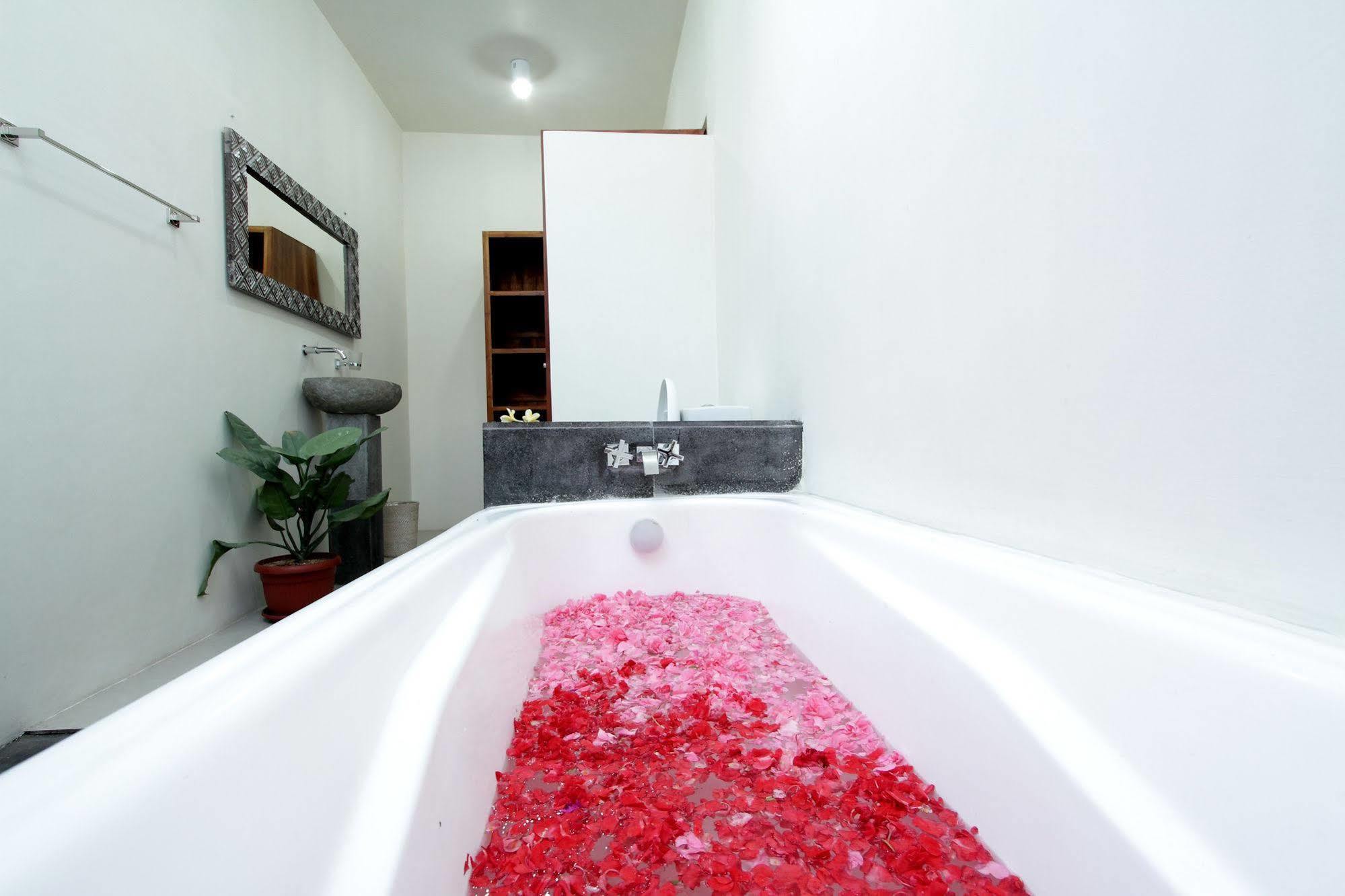 Maha Residence Guest House Jimbaran  Exterior photo