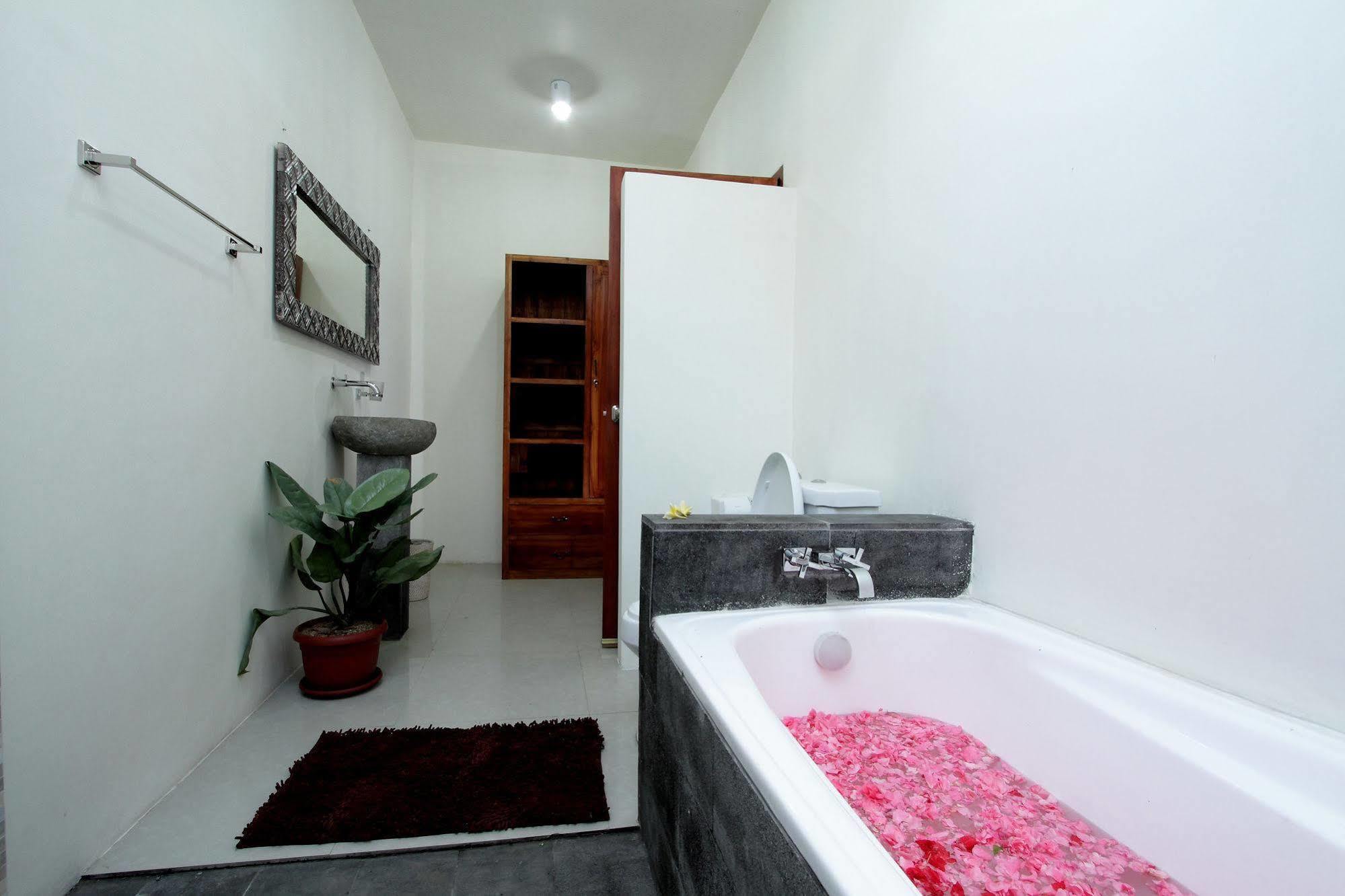 Maha Residence Guest House Jimbaran  Exterior photo