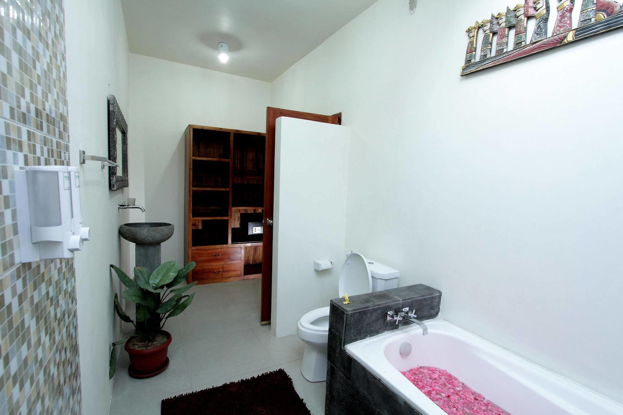 Maha Residence Guest House Jimbaran  Exterior photo