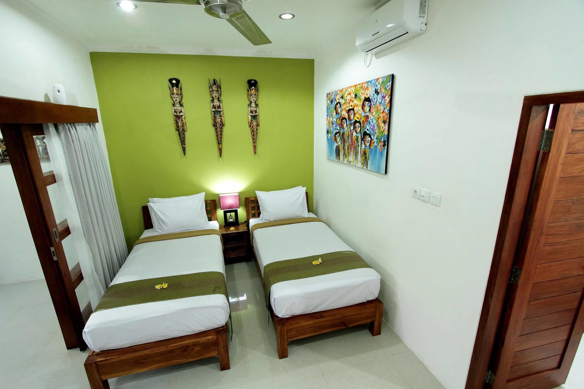 Maha Residence Guest House Jimbaran  Exterior photo
